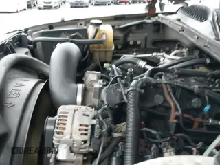 2006 Chevrolet Silverado 2500HD LT3 z VIN 1GCHK29U56E121990, wystawiony jako IAAI lot #43306091 z przebiegiem 202 595 mil mil oraz . Historia ofert i sprzedaży dostępna na DreamBid. Obrazek 19.