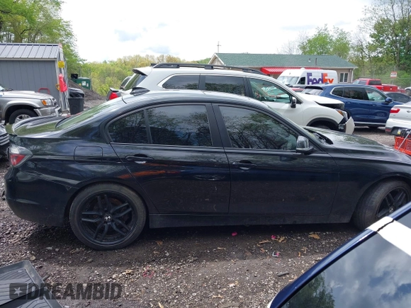 2013 BMW 3 Series 328i xDrive z VIN WBA3B3C5XDF532307, wystawiony jako IAAI lot #42192872 z przebiegiem 177 499 mil mil oraz . Historia ofert i sprzedaży dostępna na DreamBid. Obrazek 13.