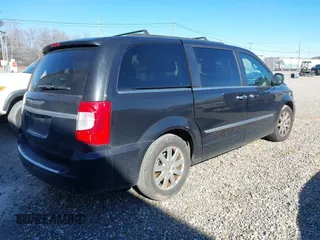 2011 Chrysler Town & Country Touring L z VIN 2A4RR8DG7BR616820, wystawiony jako IAAI lot #41601132 z przebiegiem Nie podano mil oraz . Historia ofert i sprzedaży dostępna na DreamBid. Obrazek 4.