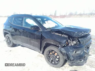 2022 Jeep Compass Latitude with VIN 3C4NJDBB5NT198996, listed as a IAAI auction lot 41612511 with 13,986 mi miles and . Bid and sale history available at DreamBid. Image 1.