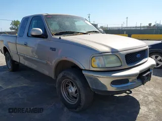 1997 Ford F-150 XL z VIN 1FTDX18W8VND37246, wystawiony jako IAAI lot #42471568 z przebiegiem 206 485 mil mil oraz . Historia ofert i sprzedaży dostępna na DreamBid. Obrazek 1.