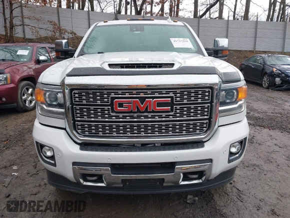 2019 GMC Sierra 2500HD Denali with VIN 1GT12SEY8KF226666, listed as a IAAI auction lot 41717939 with 45,325 mi miles. Bid and sale history available at carsss.com. Image 13.