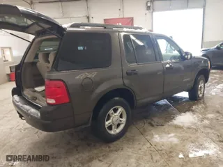 2005 Ford Explorer XLT with VIN 1FMZU73K15UB41446, listed as a IAAI auction lot 41575617 with 167,377 mi miles. Bid and sale history available at carsss.com. Image 4.