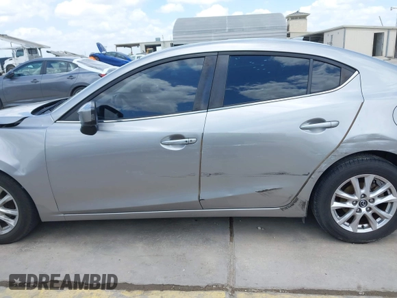 2015 Mazda 3 i Touring z VIN 3MZBM1V73FM144587, wystawiony jako IAAI lot #42422701 z przebiegiem 130 483 mil mil oraz . Historia ofert i sprzedaży dostępna na DreamBid. Obrazek 15.