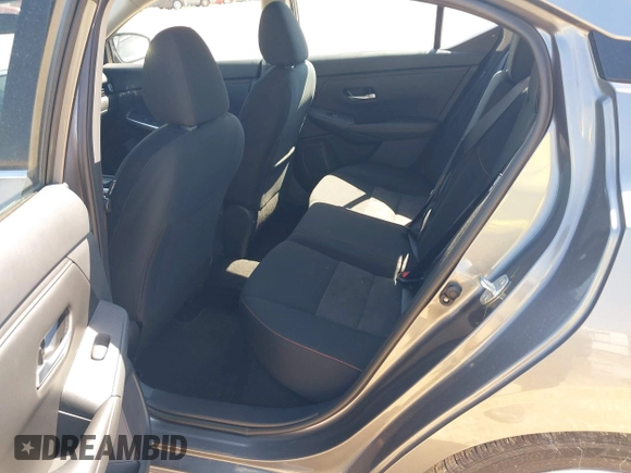 2025 Nissan Sentra SR z VIN 3N1AB8DV8SY309598, wystawiony jako IAAI lot #42460527 z przebiegiem 3 690 mil mil oraz . Historia ofert i sprzedaży dostępna na DreamBid. Obrazek 8.