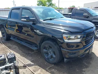 2019 Ram 1500 Big Horn z VIN 1C6SRFFT0KN878835, wystawiony jako IAAI lot #42190988 z przebiegiem 103 155 mil mil oraz . Historia ofert i sprzedaży dostępna na DreamBid. Obrazek 1.