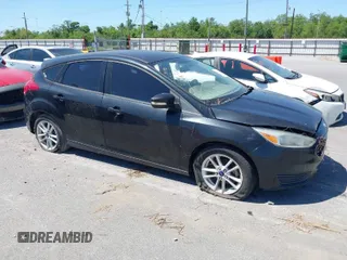 2015 Ford Focus SE with VIN 1FADP3K25FL223726, listed as a IAAI auction lot 42028526 with 43,047 mi miles. Bid and sale history available at carsss.com. Image 1.