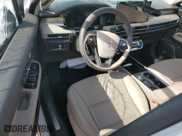 2024 Lincoln Corsair Premiere z VIN 5LMCJ1CA7RUL13260, wystawiony jako Copart lot #54877385 z przebiegiem 7 625 mil mil oraz Nie do naprawy • Non repairable. Historia ofert i sprzedaży dostępna na DreamBid. Obrazek 8.
