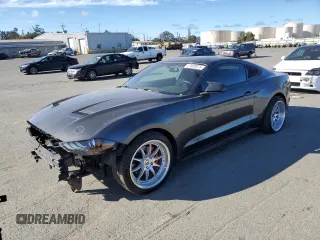 2018 Ford Mustang EcoBoost z VIN 1FA6P8TH5J5114740, wystawiony jako Copart lot #47808975 z przebiegiem 68 605 mil mil oraz Szkoda całkowita • Salvage title. Historia ofert i sprzedaży dostępna na DreamBid. Obrazek 1.