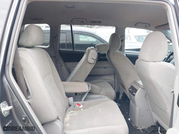 2013 Toyota Highlander with VIN 5TDZK3EH4DS137768, listed as a IAAI auction lot 41399693 with 179,372 mi miles. Bid and sale history available at carsss.com. Image 8.