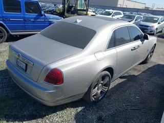 2017 Rolls-Royce Ghost with VIN SCA664S54HUX54040, listed as a IAAI auction lot 41559707 with 43,073 mi miles. Bid and sale history available at carsss.com. Image 4.