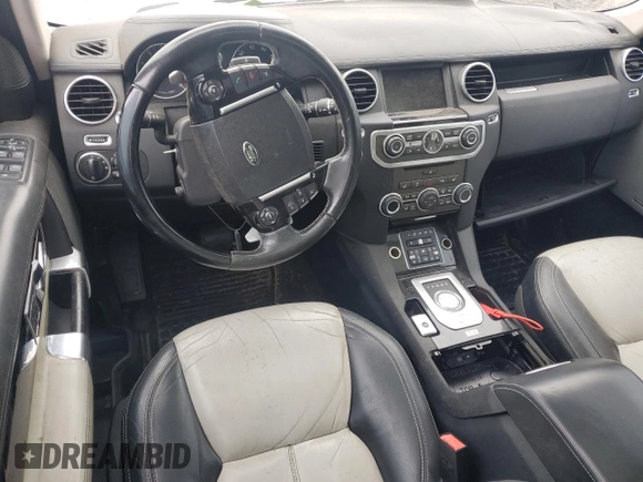 2014 Land Rover LR4 Lux z VIN SALAK2V63EA725464, wystawiony jako Copart lot #51739145 z przebiegiem Nie podano mil oraz Czysty tytuł • Clean title. Historia ofert i sprzedaży dostępna na DreamBid. Obrazek 8.