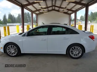 2015 Chevrolet Cruze LS z VIN 1G1PA5SG6F7278428, wystawiony jako IAAI lot #42325454 z przebiegiem 87 930 mil mil oraz . Historia ofert i sprzedaży dostępna na DreamBid. Obrazek 14.