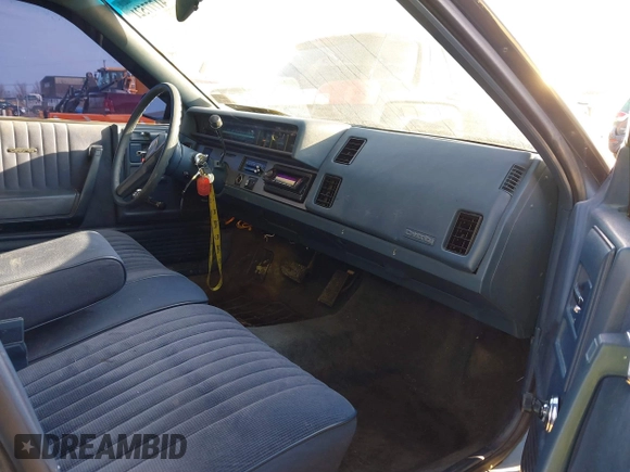 1988 Chevrolet Celebrity z VIN 1G1AW51W4J6137291, wystawiony jako IAAI lot #41777521 z przebiegiem 163 299 mil mil oraz . Historia ofert i sprzedaży dostępna na DreamBid. Obrazek 5.