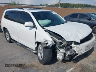 2010 Toyota Highlander SE z VIN 5TDKK3EH5AS017748, wystawiony jako IAAI lot #42174681 z przebiegiem Nie podano mil oraz . Historia ofert i sprzedaży dostępna na DreamBid. Obrazek 1.