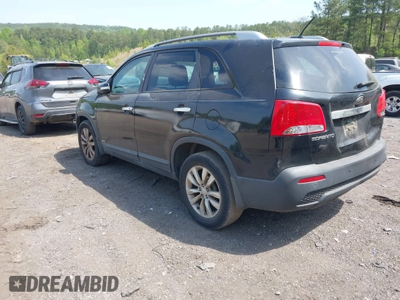 2011 Kia Sorento LX with VIN 5XYKTDA28BG157022, listed as a IAAI auction lot 42061926 with 211,826 mi miles. Bid and sale history available at carsss.com. Image 3.