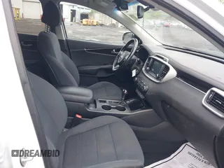 2018 Kia Sorento LX z VIN 5XYPGDA3XJG429121, wystawiony jako IAAI lot #42351051 z przebiegiem 108 106 mil mil oraz . Historia ofert i sprzedaży dostępna na DreamBid. Obrazek 5.