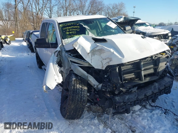 2018 Ram 1500 Night z VIN 1C6RR7MT8JS204066, wystawiony jako IAAI lot #41282724 z przebiegiem 122 681 mil mil oraz . Historia ofert i sprzedaży dostępna na DreamBid. Obrazek 1.