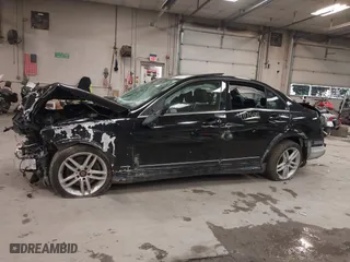 2014 Mercedes-Benz C-Class C 300 Sport with VIN WDDGF8AB0ER305650, listed as a IAAI auction lot 41175588 with 78,174 mi miles. Bid and sale history available at carsss.com. Image 13.