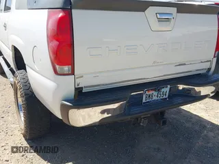 2004 Chevrolet Avalanche Z71 with VIN 3GNEK12TX4G302918, listed as a IAAI auction lot 42117074 with 166,066 mi miles. Bid and sale history available at carsss.com. Image 6.