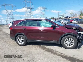 2017 Kia Sorento LX with VIN 5XYPGDA53HG224624, listed as a IAAI auction lot 41976003 with Not Provided miles and . Bid and sale history available at carsss.com. Image 14.