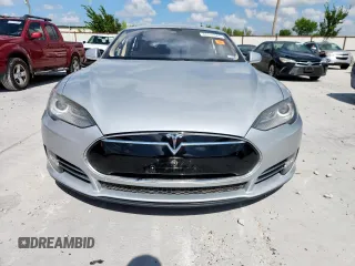 2013 Tesla Model S with VIN 5YJSA1CG5DFP03704, listed as a Copart auction lot 65143565 with Not provided miles and Clean title. Bid and sale history available at DreamBid. Image 5.