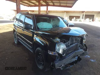 2014 Jeep Patriot Sport with VIN 1C4NJPBB7ED915924, listed as a IAAI auction lot 41641555 with 131,732 mi miles. Bid and sale history available at carsss.com. Image 13.
