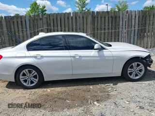 2017 BMW 3 Series 330e z VIN WBA8E1C53HK895336, wystawiony jako IAAI lot #42189989 z przebiegiem 112 023 mil mil oraz . Historia ofert i sprzedaży dostępna na DreamBid. Obrazek 14.