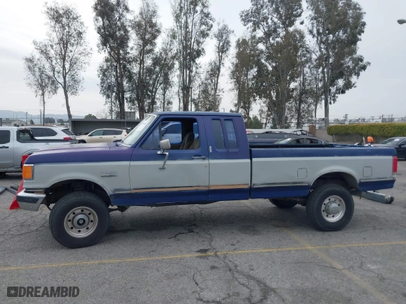 1989 Ford F-250 HD with VIN 1FTHX25G6KKA13830, listed as a IAAI auction lot 41701242 with 1,846 mi miles. Bid and sale history available at carsss.com. Image 15.
