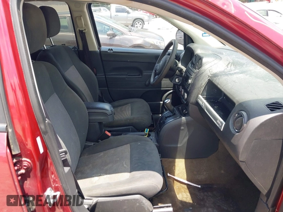 2017 Jeep Compass Sport z VIN 1C4NJCBA2HD132188, wystawiony jako IAAI lot #42569521 z przebiegiem 106 668 mil mil oraz . Historia ofert i sprzedaży dostępna na DreamBid. Obrazek 5.