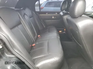 2008 Lincoln Town Car Limited z VIN 2LNHM82W58X651124, wystawiony jako Copart lot #57885485 z przebiegiem 244 887 mil mil oraz Tytuł czysty. Historia ofert i sprzedaży dostępna na DreamBid. Obrazek 10.