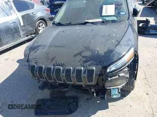 2016 Jeep Cherokee Sport z VIN 1C4PJLAB1GW324322, wystawiony jako IAAI lot #40495263 z przebiegiem 172 654 mil mil oraz . Historia ofert i sprzedaży dostępna na DreamBid. Obrazek 6.