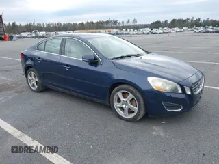 2012 Volvo S60 T5 with VIN YV1622FS7C2089514, listed as a IAAI auction lot 41906353 with 152,194 mi miles. Bid and sale history available at carsss.com. Image 1.