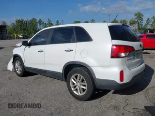 2015 Kia Sorento LX with VIN 5XYKT3A61FG561833, listed as a IAAI auction lot 42016426 with 130,907 mi miles and . Bid and sale history available at carsss.com. Image 3.