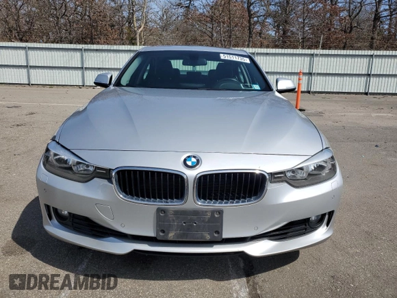 2013 BMW 3 Series 328i xDrive with VIN WBA3B5G54DNS03260, listed as a Copart auction lot 51511735 with 83,922 mi miles and Salvage title. Bid and sale history available at DreamBid. Image 5.