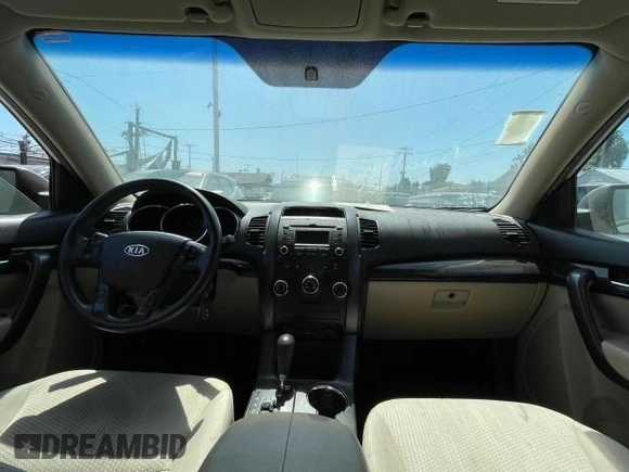 2012 Kia Sorento LX with VIN 5XYKT3A10CG304310, listed as a Copart auction lot 82711014 with 170,280 mi miles and Clean Title. Bid and sale history available at DreamBid. Image 9.
