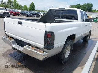1999 Dodge 1500 z VIN 3B7HC13Z3XM535941, wystawiony jako IAAI lot #42174202 z przebiegiem 169 349 mil mil oraz . Historia ofert i sprzedaży dostępna na DreamBid. Obrazek 4.