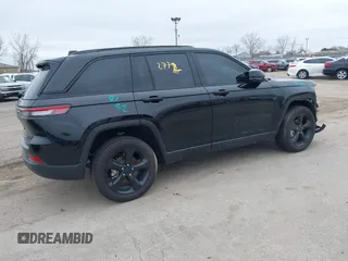 2024 Jeep Grand Cherokee Limited z VIN 1C4RJHBG6RC697148, wystawiony jako IAAI lot #41902772 z przebiegiem 8 082 mil mil oraz . Historia ofert i sprzedaży dostępna na DreamBid. Obrazek 4.