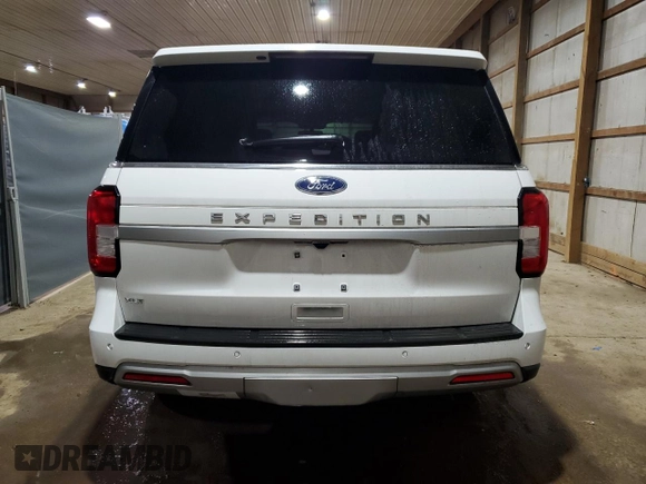 2024 Ford Expedition XLT with VIN 1FMJU1H84REA47391, listed as a Copart auction lot 43958465 with 25,182 mi miles and Clean Title. Bid and sale history available at carsss.com. Image 6.