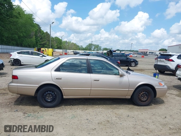 1997 Toyota Camry LE z VIN 4T1BG22K7VU818805, wystawiony jako IAAI lot #42105925 z przebiegiem 140 960 mil mil oraz . Historia ofert i sprzedaży dostępna na DreamBid. Obrazek 13.