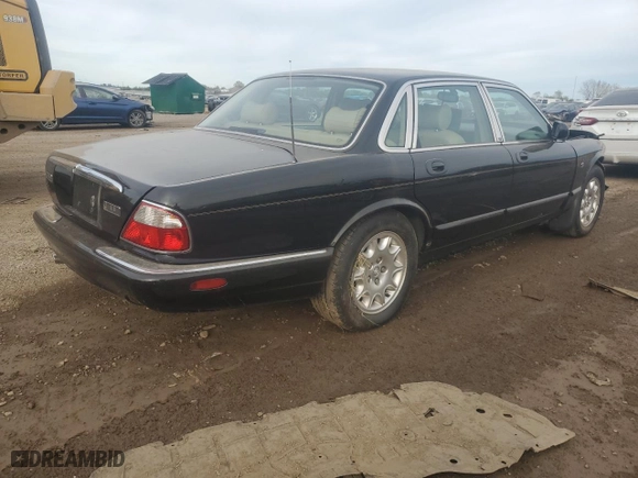 2000 Jaguar XJ with VIN SAJDA14C7YLF11390, listed as a Copart auction lot 73054184 with 0 mi miles and Salvage Title. Bid and sale history available at carsss.com. Image 3.