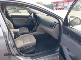 2017 Hyundai Elantra SE z VIN 5NPD74LF9HH112492, wystawiony jako IAAI lot #42083796 z przebiegiem 142 877 mil mil oraz . Historia ofert i sprzedaży dostępna na DreamBid. Obrazek 5.