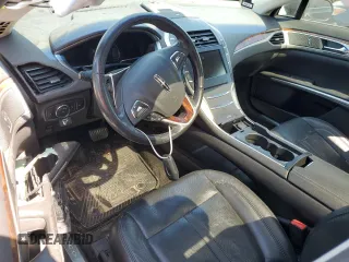 2013 Lincoln MKZ Hybrid z VIN 3LN6L2LU5DR826579, wystawiony jako Copart lot #57689545 z przebiegiem 202 811 mil mil oraz Nie do naprawy • Non repairable. Historia ofert i sprzedaży dostępna na DreamBid. Obrazek 8.