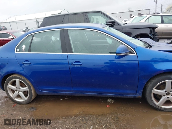 2008 Volkswagen Jetta SE с VIN 3VWRM71K18M043384, выставлен на аукционе IAAI как лот 41915731 с пробегом 137 718 миль миль и . История ставок и продаж доступна на DreamBid. Изображение 14.