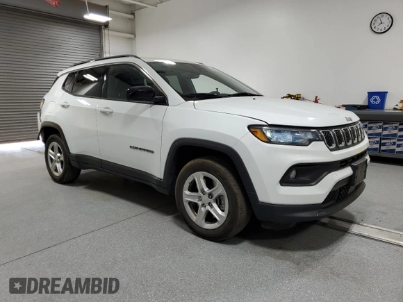 2023 Jeep Compass Latitude with VIN 3C4NJDBN4PT552925, listed as a Copart auction lot 62357335 with 45,924 mi miles and Clean title. Bid and sale history available at DreamBid. Image 4.