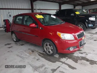 2011 Chevrolet Aveo 2LT z VIN KL1TG6DE1BB133821, wystawiony jako IAAI lot #42238620 z przebiegiem 158 225 mil mil oraz . Historia ofert i sprzedaży dostępna na DreamBid. Obrazek 1.