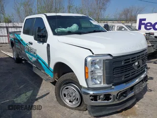 2023 Ford F-250 XL z VIN 1FT7W2BT9PEC04809, wystawiony jako IAAI lot #41788629 z przebiegiem 58 185 mil mil oraz . Historia ofert i sprzedaży dostępna na DreamBid. Obrazek 1.