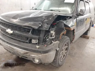 2004 Chevrolet Suburban Z71 with VIN 3GNFK16Z94G288951, listed as a IAAI auction lot 41697814 with 176,257 mi miles. Bid and sale history available at carsss.com. Image 6.