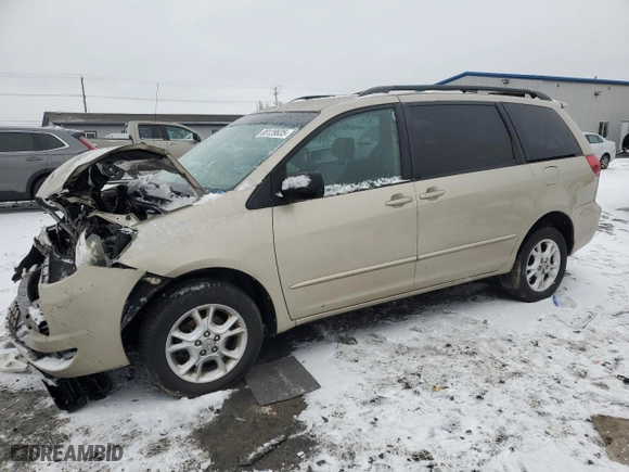 2004 Toyota Sienna LE with VIN 5TDBA23C04S012000, listed as a Copart auction lot 88129635 with 210,945 mi miles and Salvage Title. Bid and sale history available at carsss.com. Image 1.