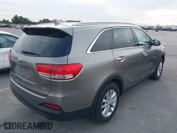 2018 Kia Sorento LX with VIN 5XYPGDA31JG426849, listed as a IAAI auction lot 41019262 with 102,366 mi miles. Bid and sale history available at carsss.com. Image 4.